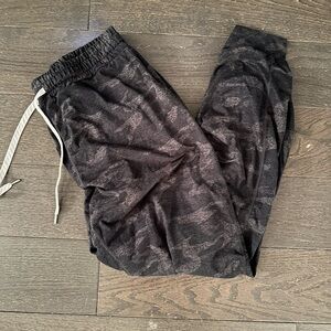 Vuori Performance Joggers - Medium